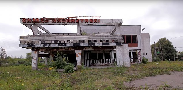 "Bar, kawiarnia, restauracja". I komu to przeszkadzało?