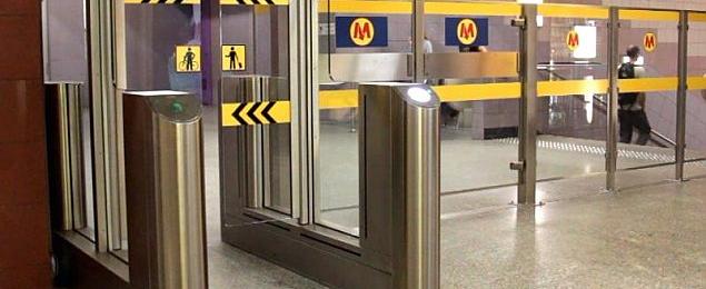Nowe bramki w metrze. Będzie wygodniej?