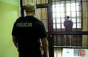 Dusił matkę, szarpał za włosy. Poszło o grę komputerową