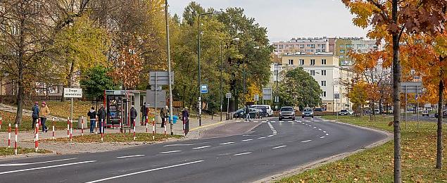 Budują drogę rowerową i światła, zwężają Górczewską