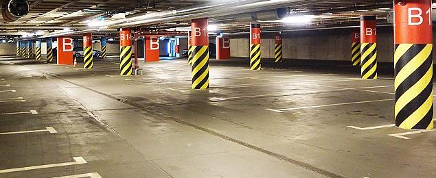 "Parkingów nie brakuje". Co z garażem pod Chłodną?