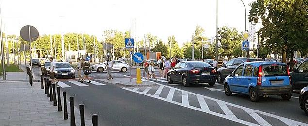 Chaos przed Galerią Młociny. "To przejście to jakiś sajgon"
