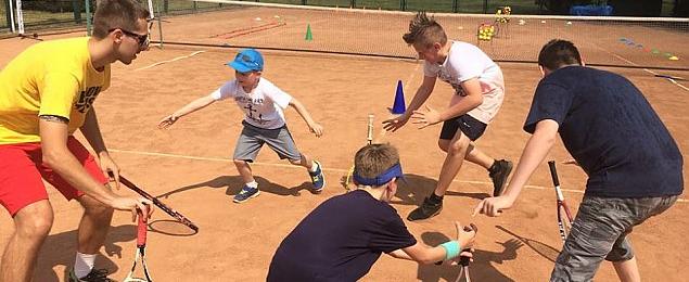 Korty na Jelonkach niszczeją. Tak urzędnicy zabijają sport