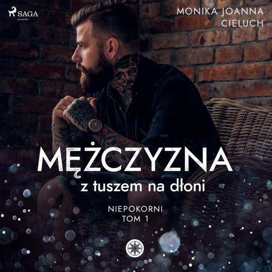 M�czyzna z tuszem na d�oni