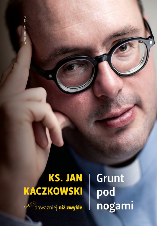 Grunt pod nogami. Ksi�dz Jan Kaczkowski nieco powa�niej ni� zwykle