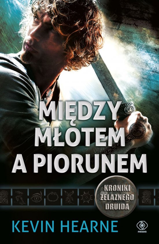 Mi�dzy m�otem a piorunem. Kroniki �elaznego Druida 3