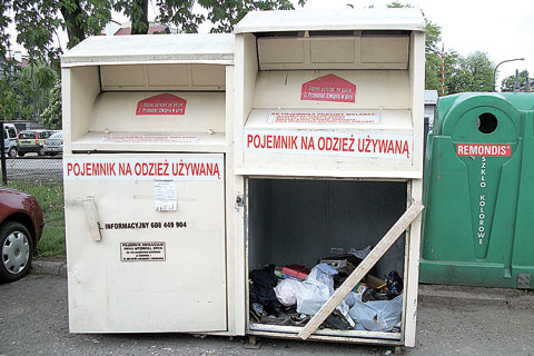 alt='Zniszczone kontenery na Bazyliaskiej'