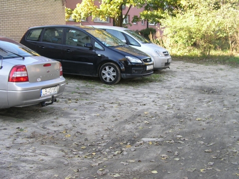alt='Dziki parking przy Wrzecionie'