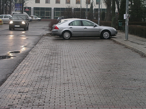 Parkingowy impas: patny parking pod ratuszem