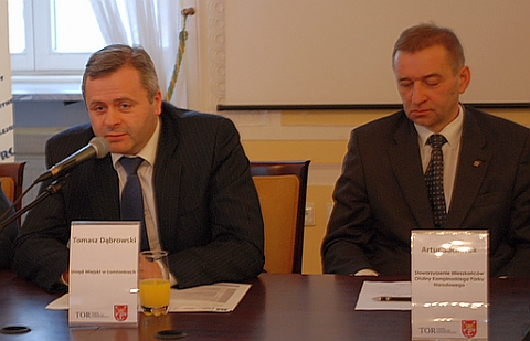 Czym najlepiej połączyć Łomianki z Warszawą?