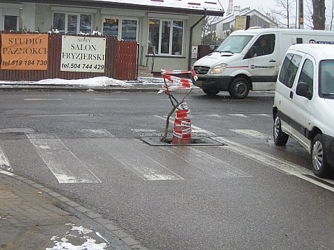 alt='Wtem! - czyli drogowa niespodzianka na Majolikowej'