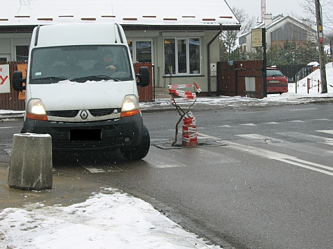 Wtem! - czyli drogowa niespodzianka na Majolikowej