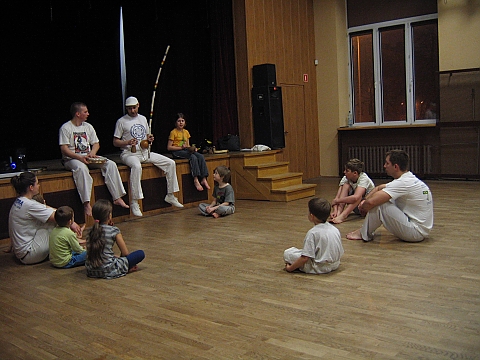 alt='Dzieci z radoci tacz capoeir'