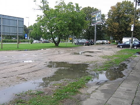 Z parku Szymaskiego zrobiono parking