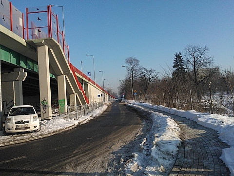 alt='Obwodnica Piaskw z rondem pod wiaduktem i dodatkowy parking'