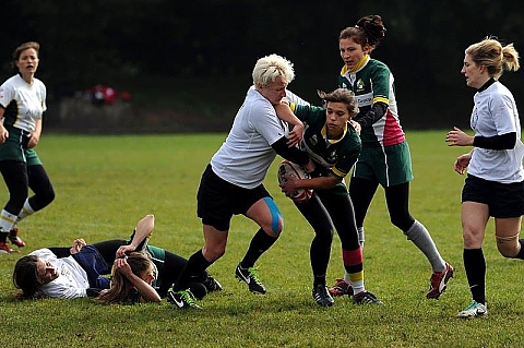 alt='Babki z jajem: kobiety graj w rugby'