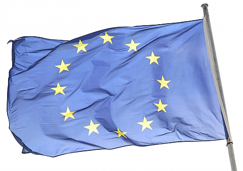 alt='Europejska flaga a Matka Boska'