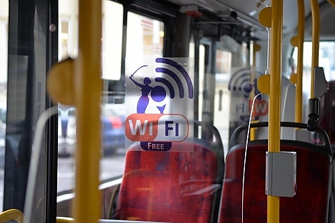 alt='Wi-fi ju w autobusach, wkrtce w caej komunikacji miejskiej'