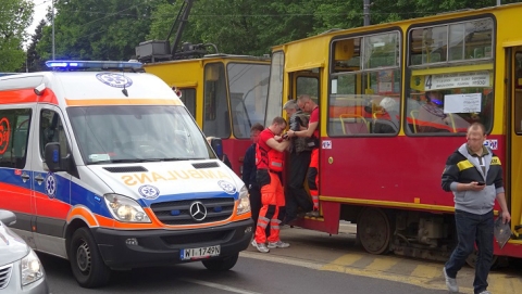 Pasaer zasab pod szpitalem. Karetka jechaa p godziny