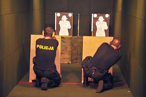 alt='Policjant postrzelony na strzelnicy'
