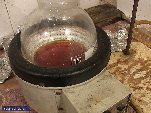 Fabryka amfetaminy odkryta w domku jednorodzinnym w Wawrze