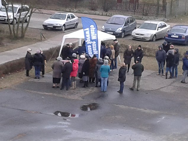 Protest przeciwko nowym blokom na Broniewskiego
