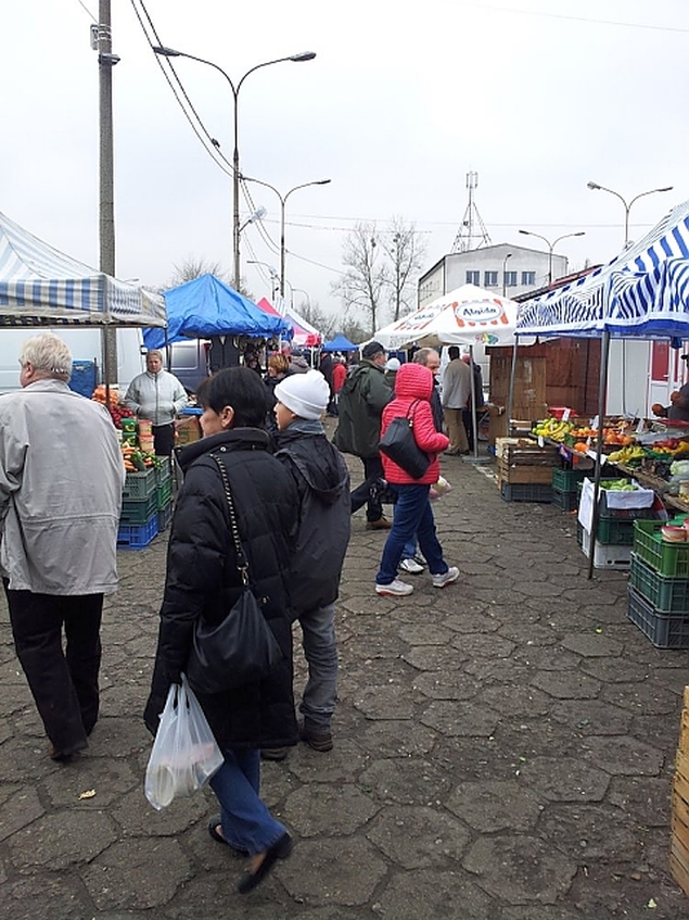 Na nowy bazar w Falenicy jeszcze poczekamy