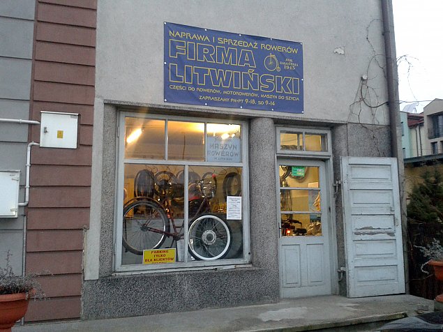 alt='Z zepsutym rowerem do &quot;Litwina&quot;. Od ponad siedemdziesiciu lat'