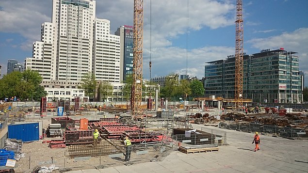 alt='Trwa budowa kompleksu przy rondzie Daszyskiego. &quot;To nowe centrum Warszawy&quot;'