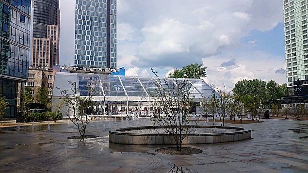 Plac Europejski otwarty. Azjatycka elegancja w centrum Warszawy