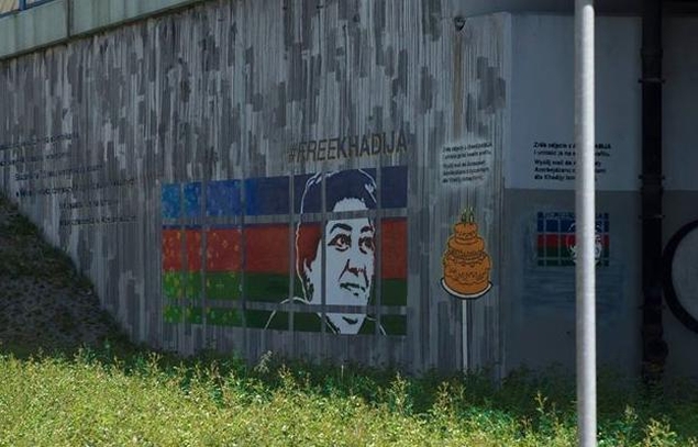 alt='Nowy mural na Woli. Kim jest Khadija Ismayilova?'