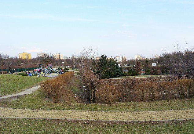 Ogrd sensoryczny w parku Brdnowskim. Korty do likwidacji