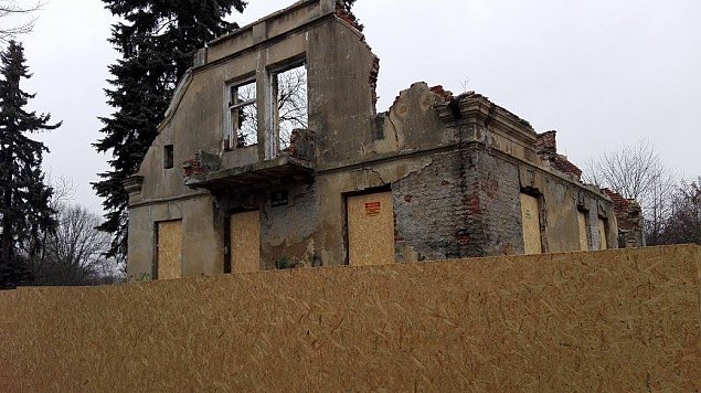 alt='Stuletni dom dogorywa w Winnicy. Warto go ratowa?'