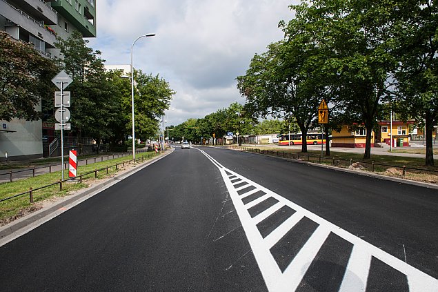 Krasnobrodzka po liftingu. Przybyo miejsc parkingowych