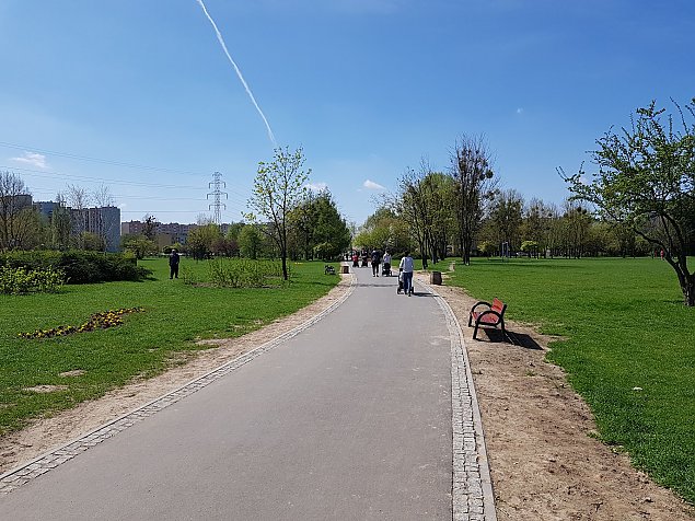 alt='Spory w parku Grczewska. Rozdzieli pieszych i rowerzystw?'