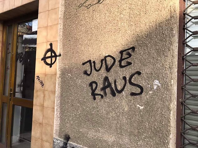 "Jude raus". Rasistowskie napisy na Wolskiej