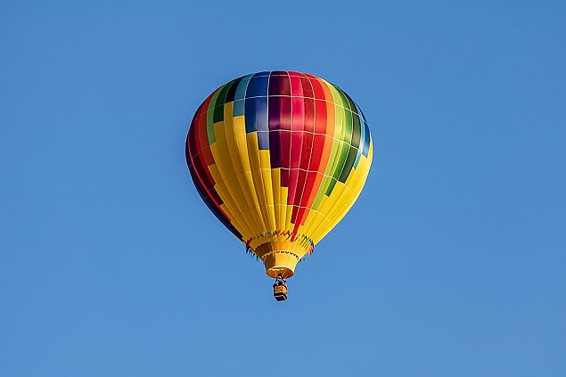 alt='Latawce, drony, balony. Piknik lotniczy nad Wis'
