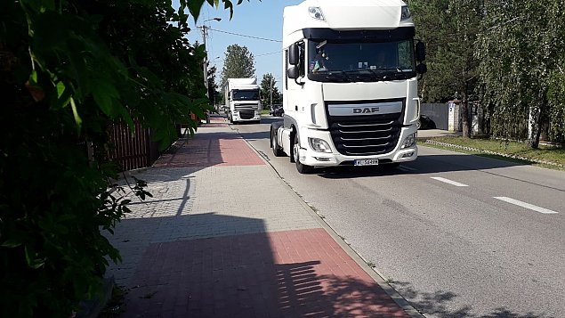 TIR-y i autobusy rozjeżdżają Walendów. Co robić?