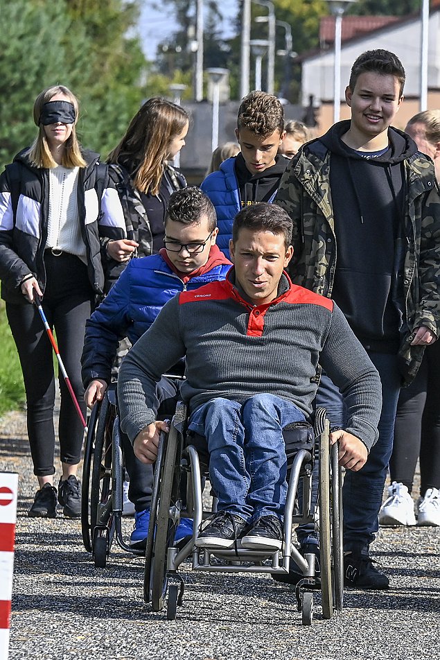 Posadził wójta na wózku inwalidzkim. Barierołamacz z pasją