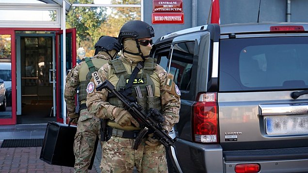Spektakularna akcja CBA w Wólce Kosowskiej. Zatrzymano 18 osób