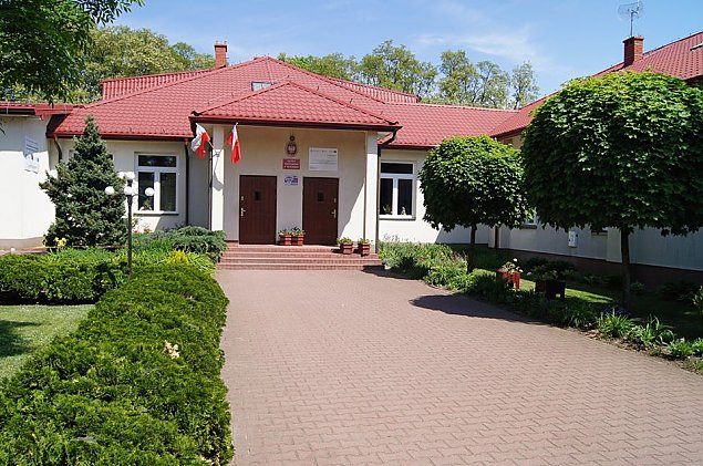 Gmina kupuje działkę za podstawówką w Młochowie. Po co?