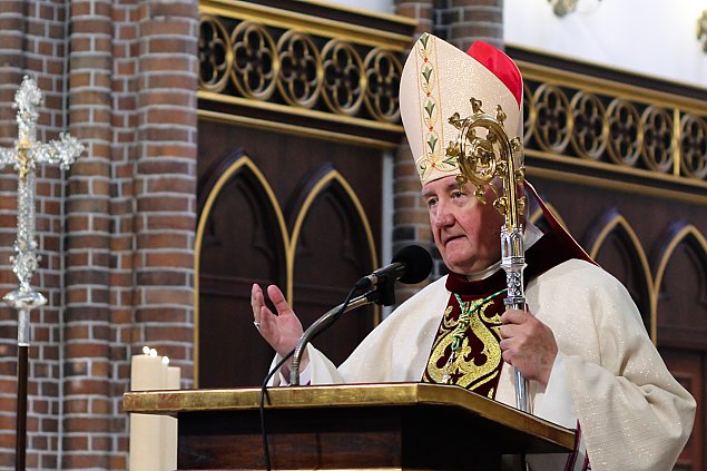 alt='Biskup Kamiski: &quot;Ograniczam moliwo uczestnictwa we mszach&quot;'