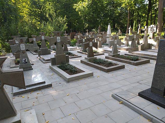 Spacer po Cmentarzu Prawosawnym. Ukraiskie nagrobki jak nowe