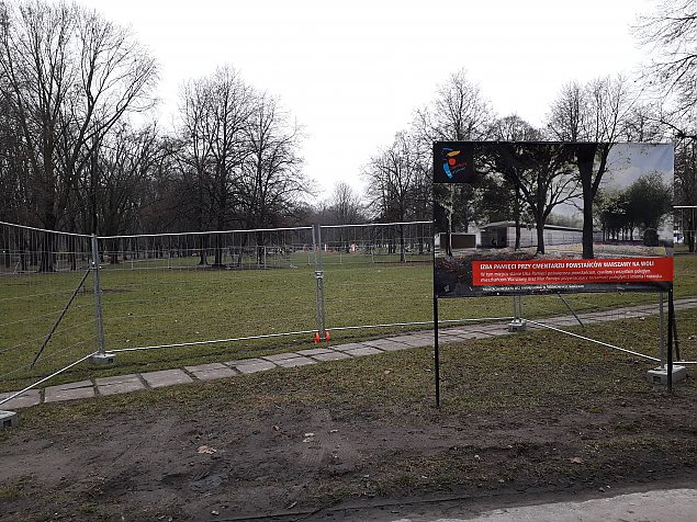 W parku na Woli ruszya kontrowersyjna budowa. Kolejne upamitnienie powstania