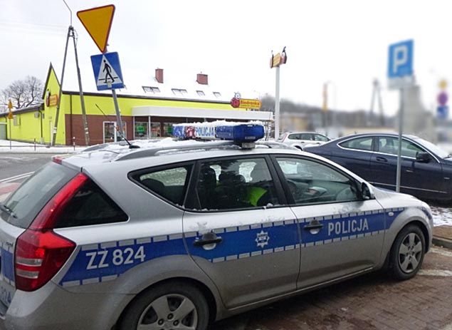 alt='Policja w Biedronce na Wawrzyszewie. 22-latek przyapany na kradziey'