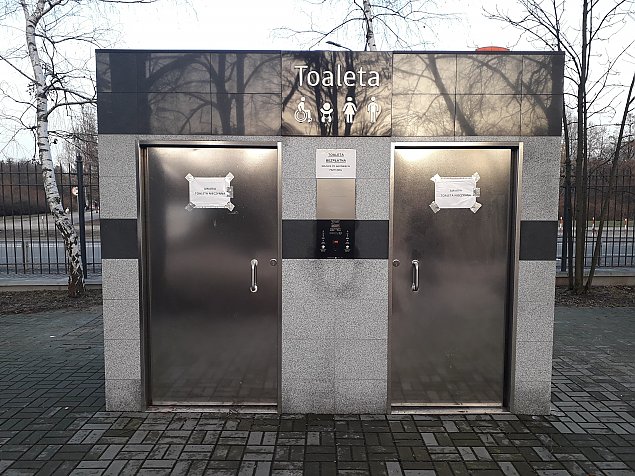 alt='Wodocigowcy unieruchomili toalet w parku Sowiskiego'