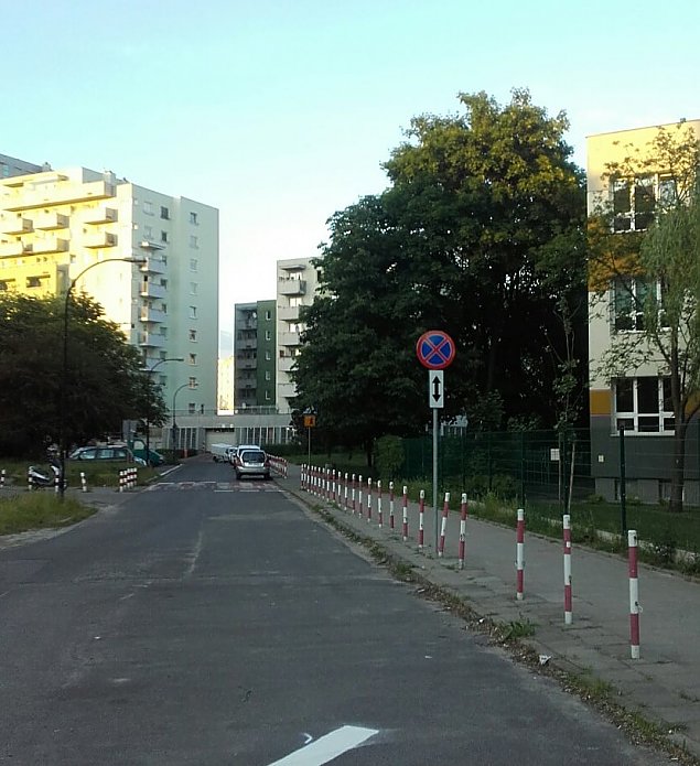 Turmoncka nie dla parkujcych. "Maj jedzi rowerami i autobusami"