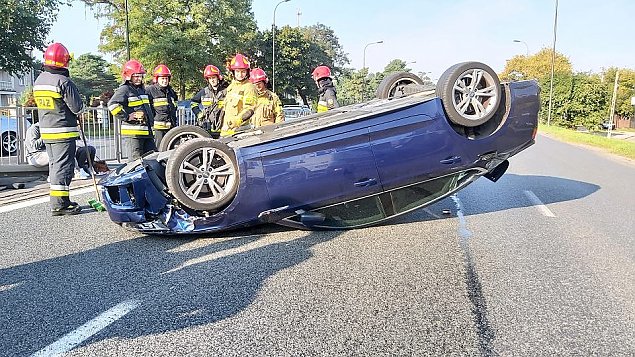 alt='Grony wypadek na Czecha. Auto dachowao'