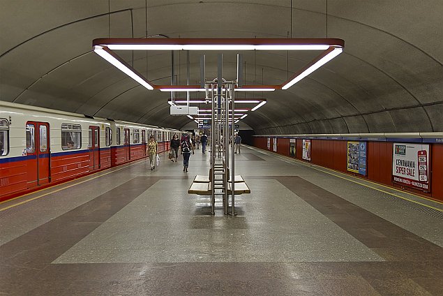 alt='Zmiany na stacji metra Pole Mokotowskie. Dobuduj windy obok SGH'