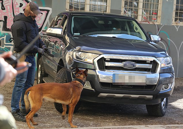 Udawali policjantw, okradali prostytutki